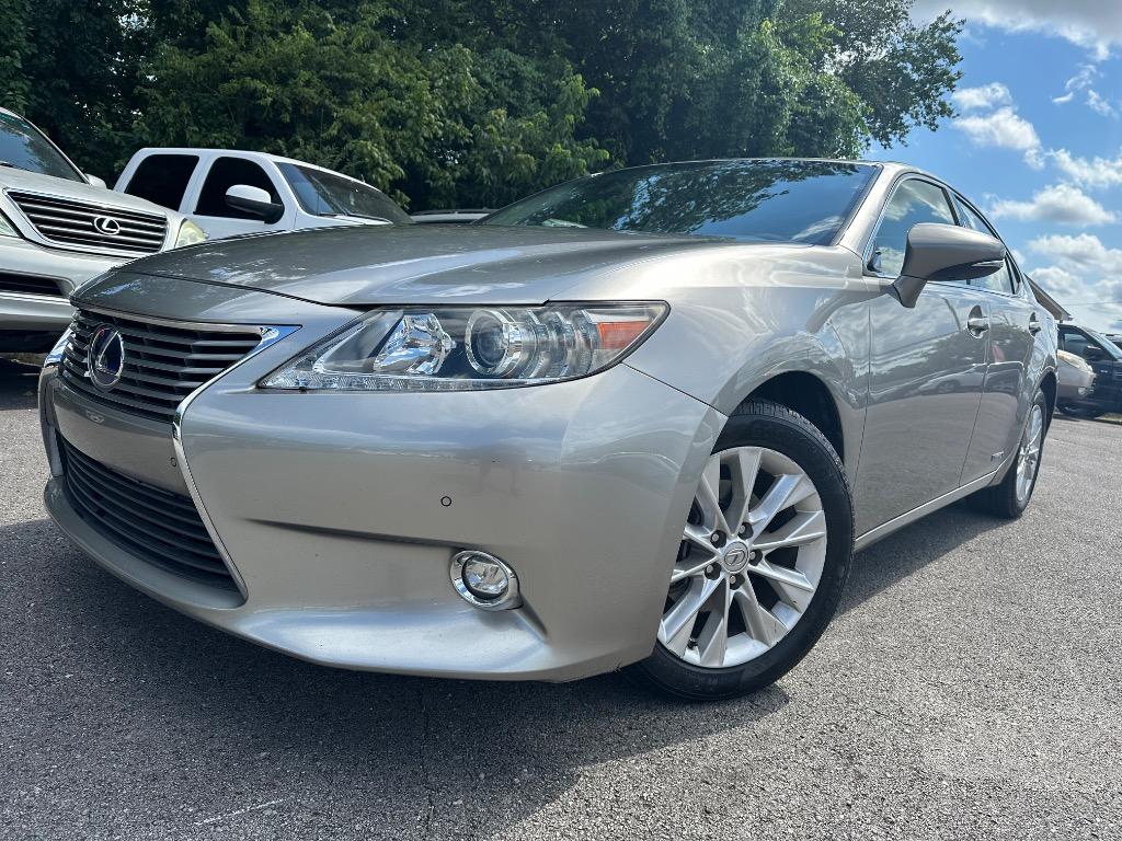 2015 Lexus ES 300h's photo